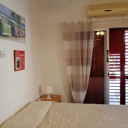 Sunny Coast, Block A, Διαμέρισμα Παραλίμνι